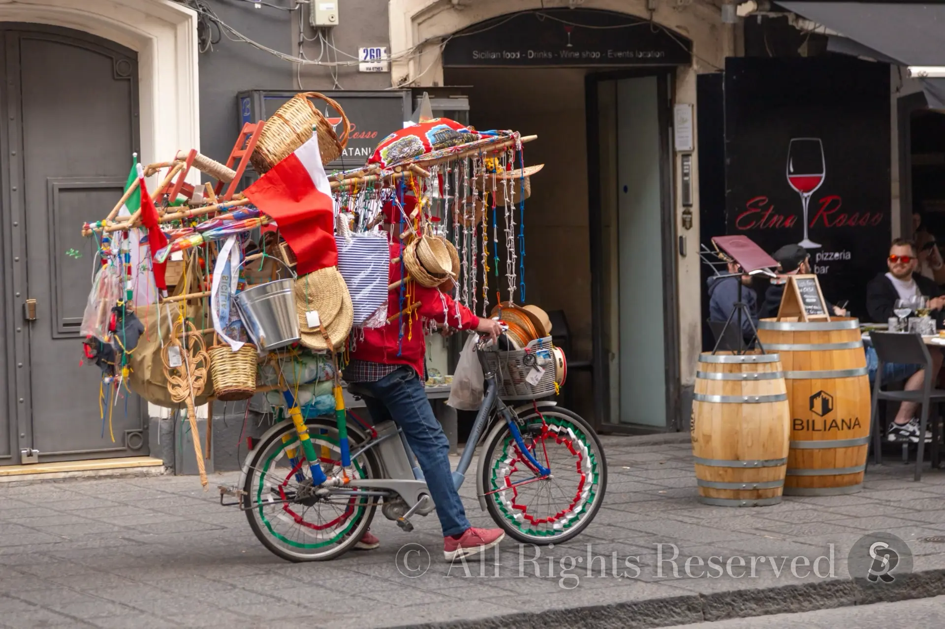 Sicilia, Venditore ambulante in via Etnea a Catania