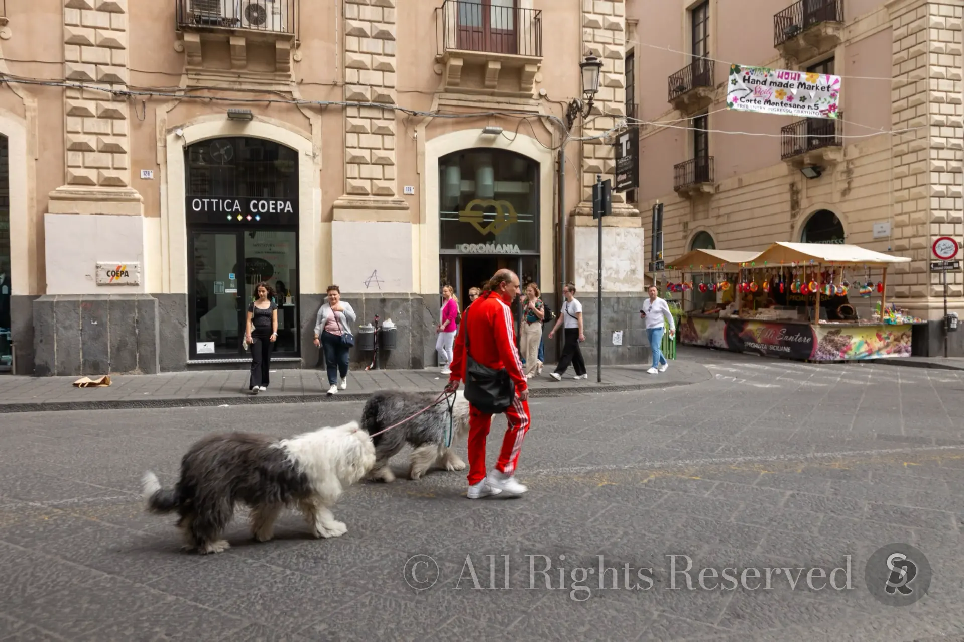 Sicilia, Catania, passeggiata in via Etnea