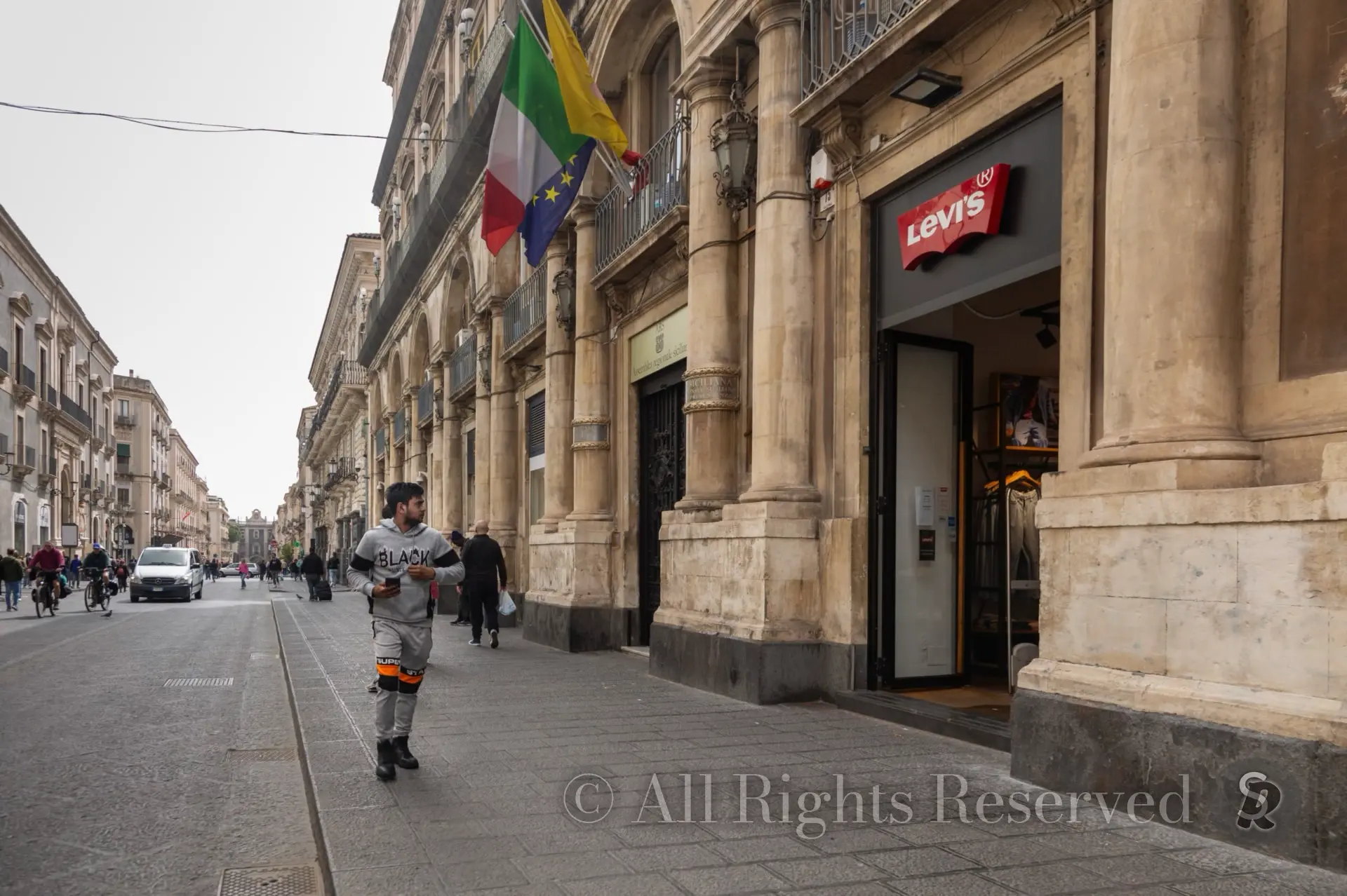 Sicilia, Catania, passeggiata in via Etnea
