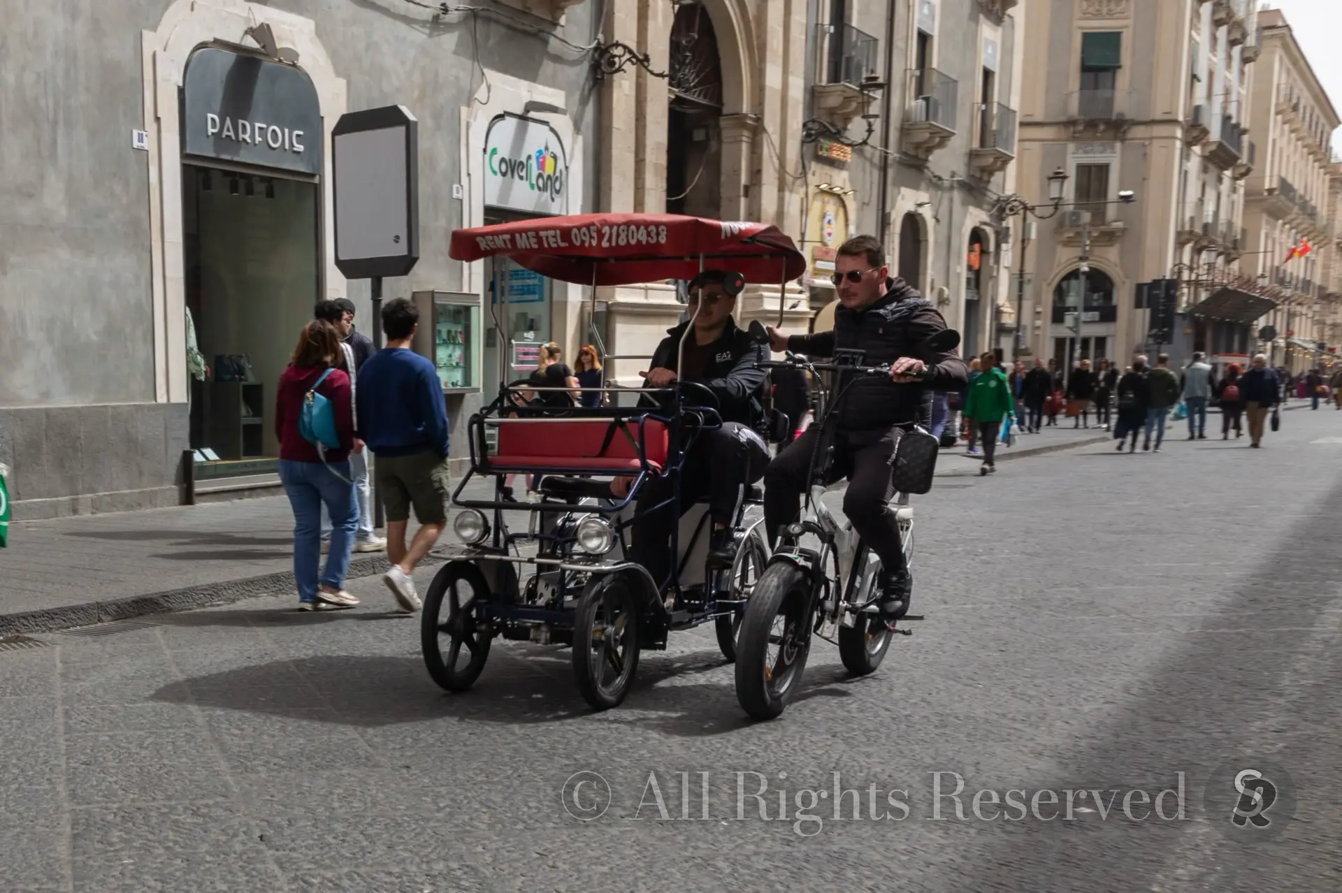 Sicilia, Catania, passeggiata in via Etnea